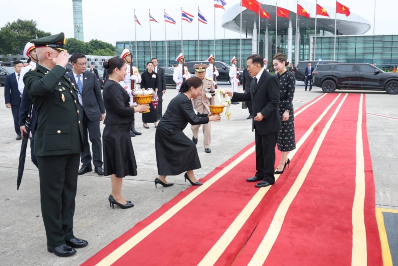 ในหลวง พระราชินี เสด็จฯ กลับประเทศไทย เสร็จสิ้นการเยือนเวียดนาม
