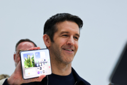 เดบิวต์ Ceo ใหม่ iPhone รุ่นเก่า พาเหรดขึ้นราคายกแผง