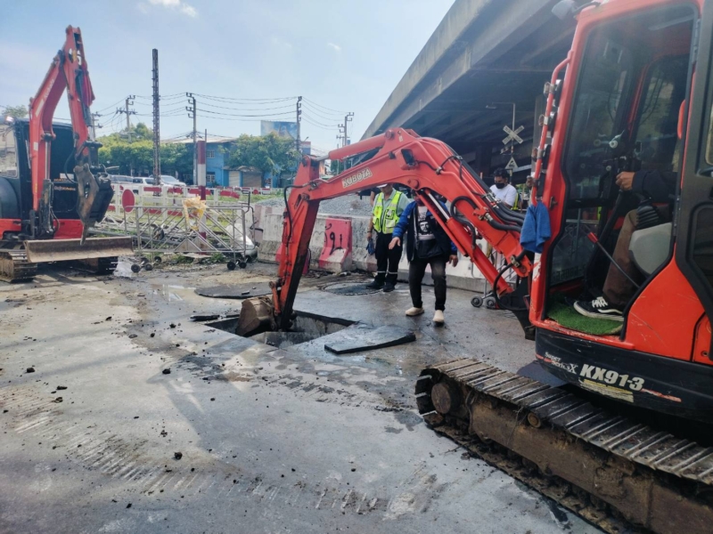 น้ำมันรั่วคลองเตยยังต้องเฝ้าระวัง คพ.พบ VOCs 626 ppm เตรียมตรวจ Oil Fingerprint หาต้นตอ