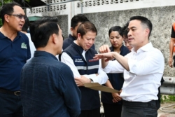 ‘เอกนัฏ’ ลุยตรวจจุดน้ำมันรั่วพระราม 3 พบต้นตอแล้ว สั่ง 2 บริษัทเร่งแก้ไข-เยียวยาความเสียหาย