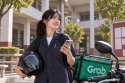 หมดยุครายได้ทางเดียว ? แค่ครึ่งปีแรก 2569 คนหันมาขับ Grab เพิ่ม 68%