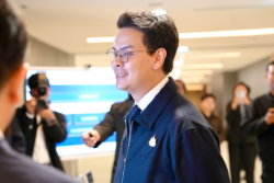 AiPASS บนเก้าอี้ รมว.ลูกเทพ เปิดใจ “ไชยชนก” ตั้งหลักฝ่าอคติ