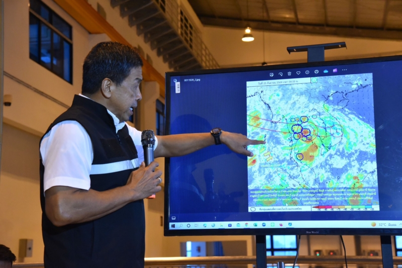 “ชัชชาติ” กางแผนรับมือฝนตก-น้ำรอระบายทั่วกรุง เดินเครื่องสูบสู้ตลอดคืน ห่วง 200 จุดเสี่ยง