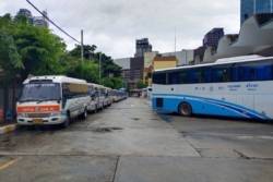 น้ำท่วมสูง รถร่วม บขส. หยุดวิ่ง 13 เส้นทาง รถไฟปรับแผนเดินรถสายกาญจนบุรี