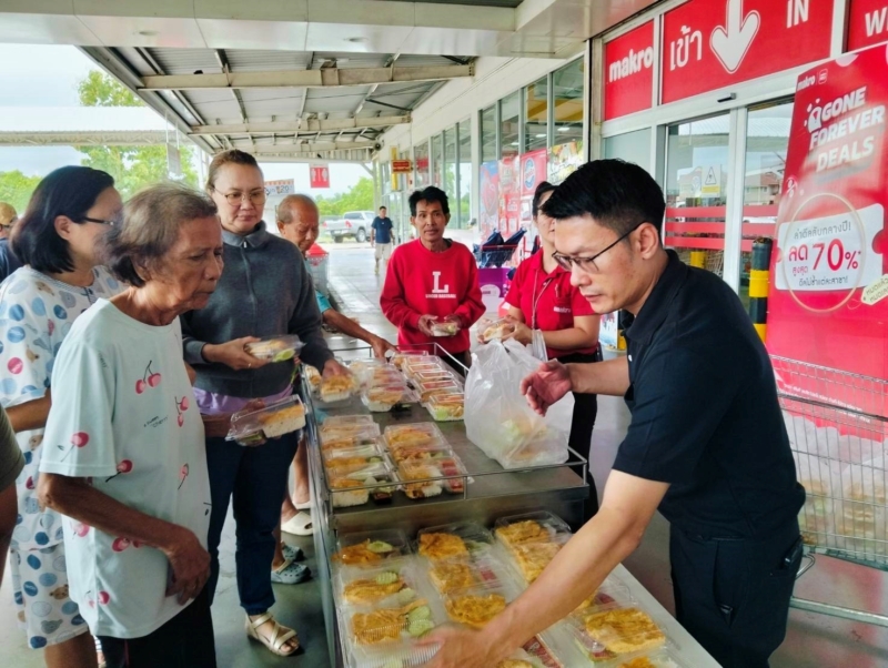 แม็คโคร-โลตัส ระดมความช่วยเหลือผู้ประสบภัยน้ำท่วม