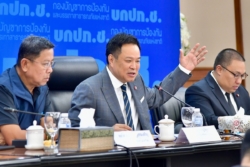 นายกฯ รับจังหวัดน้ำไหลผ่านมีภาวะเสี่ยง ทร.พร้อมหนุน “เรือผลักดัน” อีก 46 ลำ