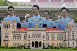 ต่ออายุข้าราชการ เชื่อมอายุรัฐบาล