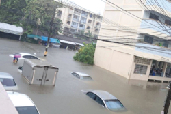 ประกันผ่อนปรนชำระเบี้ย ระดมมาตรการช่วยลูกค้าน้ำท่วม