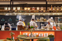 เรเนซองส์ เปิดตัวคอลเลคชั่นเครื่องดื่มใหม่ ยกระดับประสบการณ์ “Evenings at Renaissance”