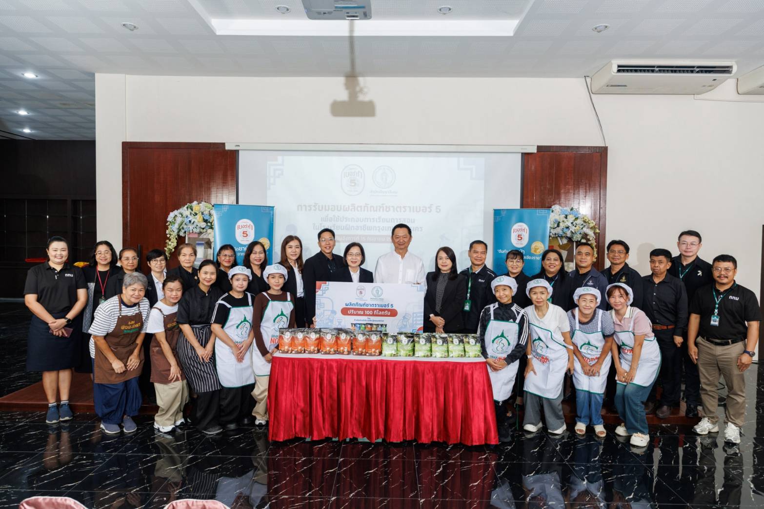 ชาตราเบอร์ 5 หนุน รร.ฝึกอาชีพ กทม. มอบวัตถุดิบปั้นบาริสต้าหน้าใหม่ พร้อมเดินเกมรุกตลาดผู้ประกอบการ