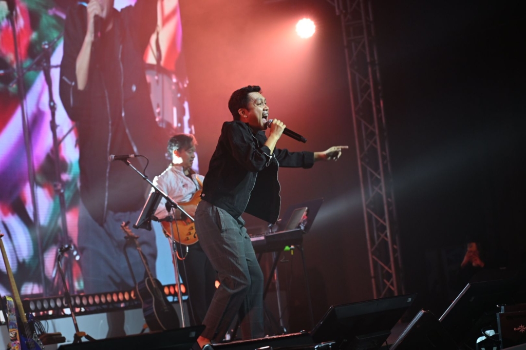 คอนเสิร์ต ALL STARS TIMELESS HITS CHARITY CONCERT
