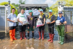 ซีพีผนึกกองทัพบก ส่ง “ถุงกำลังใจ” ช่วยผู้ประสบภัยน้ำท่วมปทุมธานี “สุภกิต เจียรวนนท์” มอบผู้แทนส่งต่อความห่วงใยถึงพื้นที่