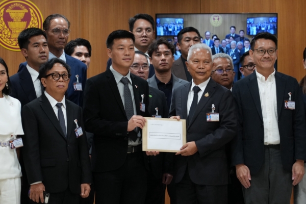 ด่วน ญัตติอภิปรายไม่ไว้วางใจ 18 รัฐมนตรี ‘ศุภจี’ โดนด้วย