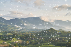 พยากรณ์อากาศ (24 ต.ค.) ภาคใต้ยังมีฝนตก 60 – 70% กทม.ฝน 30%