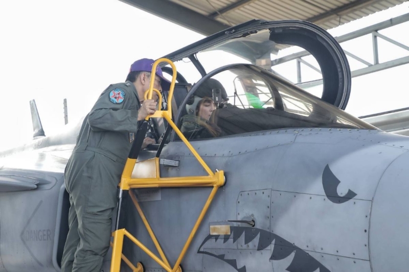ในหลวง เสด็จฯ ส่วนพระองค์ ทอดพระเนตร พระราชินี ทรงฝึกบินเดี่ยว Gripen