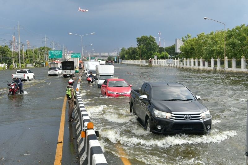 ขับรถลุยน้ำท่วม ทำป้ายทะเบียนหาย ขนส่งฯ อัปเดตขั้นตอนล่าสุด ไม่ต้องใช้เล่มจริง