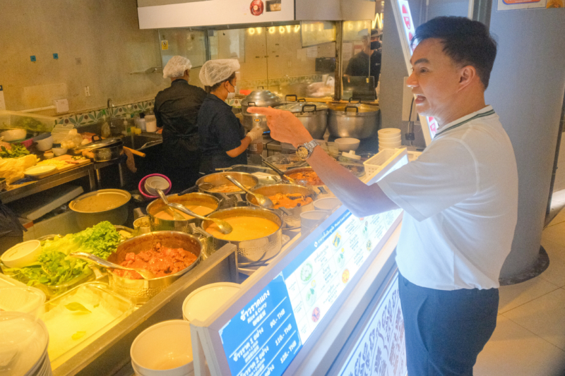 คิม ธีระศักดิ์ พา “ตู้กับข้าว” พารากอน เผยหลายแบรนด์ใหญ่รุมจีบขยายร้าน