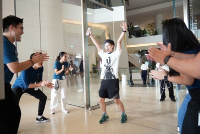 Apple Store ICONSIAM สุดคึกคัก ต้อนรับการวางจำหน่าย iPhone Duo อย่างเป็นทางการ
