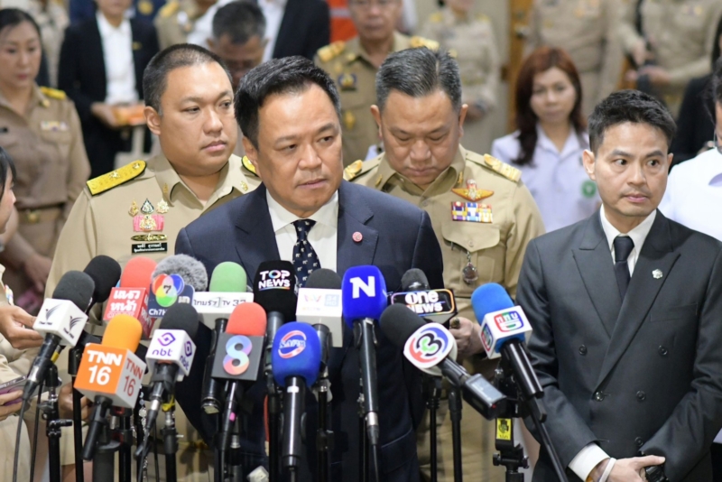 ‘อนุทิน‘ พร้อมให้ซักฟอก ต.ค. ชี้ พ.ย.บินขึ้นเวทีเอเปค เชื่อใจ พท.ไม่ปล่อยมือ