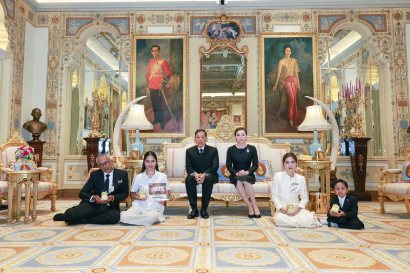 ในหลวง พระราชินี พระราชทานพระบรมราชวโรกาสให้ เนเน่ รอยัล และครอบครัว เฝ้าฯ
