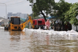 น้ำไม่เข้าบ้านก็เคลมได้! น้ำล้อมเกิน 7 วัน รับเบื้องต้น 1 หมื่นบาท