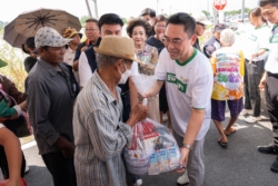 เครือซีพี ส่งทีมซีพีอาสาลงพื้นที่อ.เสนา จ.อยุธยา มอบถุงกำลังใจช่วยผู้ประสบภัยน้ำท่วม