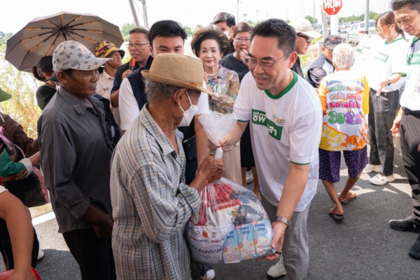 เครือซีพี ส่งทีมซีพีอาสาลงพื้นที่อ.เสนา จ.อยุธยา มอบถุงกำลังใจช่วยผู้ประสบภัยน้ำท่วม