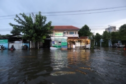 กทม. เร่งเยียวยาน้ำท่วม ปลดล็อกเกณฑ์ 7 วัน เจรจา ปภ. อุ้มกลุ่ม ‘น้ำล้อมบ้าน’ ดีเดย์จ่ายเงินสัปดาห์นี้