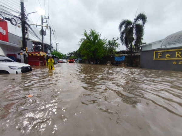 ฝนถล่มภูเก็ต น้ำท่วมหลายพื้นที่ ‘รมว.ท่้องเที่ยว’ คาดส่งผลกระทบเศรษฐกิจไม่มาก